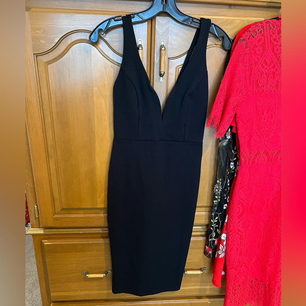 Lulu’s plunge neck low back LBD - brand new!